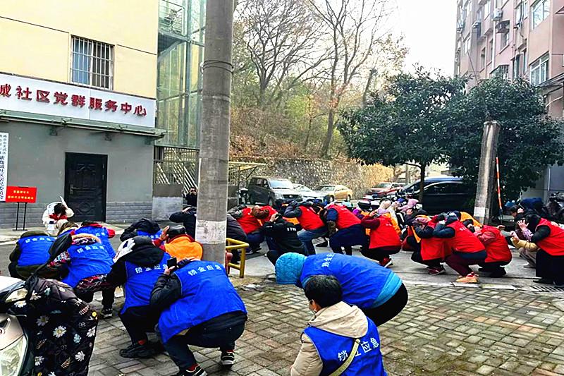 江蘇省南京市玄武區(qū)鎖金村街道紫鑫城社區(qū)關工委開展應急演練活動(2).jpg