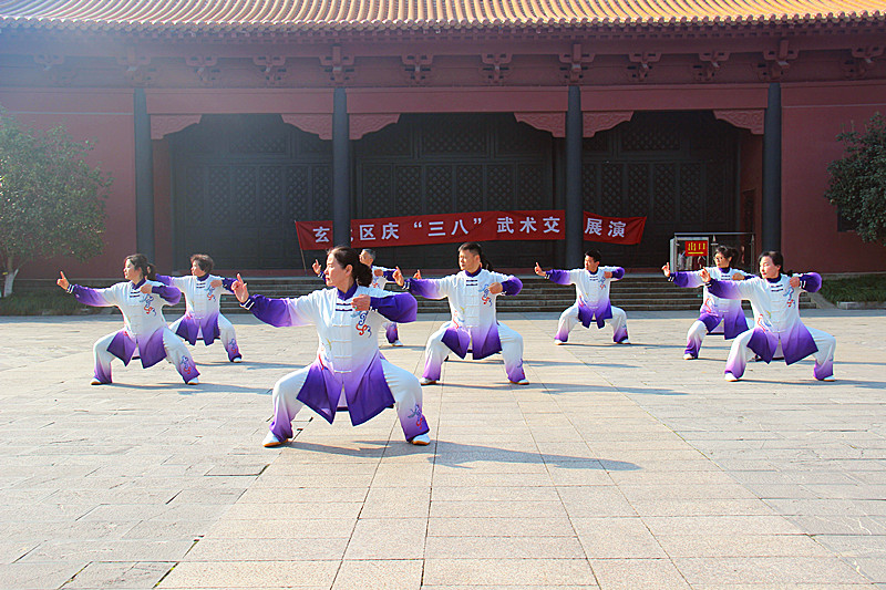 1710197704435558.jpg 江蘇省南京市玄武區(qū)關(guān)工委聯(lián)合組織“五老”開(kāi)展慶“三八”婦女節(jié)武術(shù)交流展示活動(dòng) (4).jpg