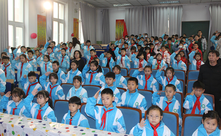 1710295710805308.jpg 元寶山區(qū)西露天礦小學(xué)學(xué)雷鋒活動啟動儀式照片2_副本.jpg