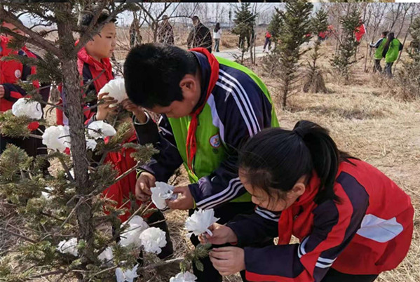 元寶山區(qū)美麗河小學(xué)清明節(jié)活動(dòng)照片2_副本.jpg