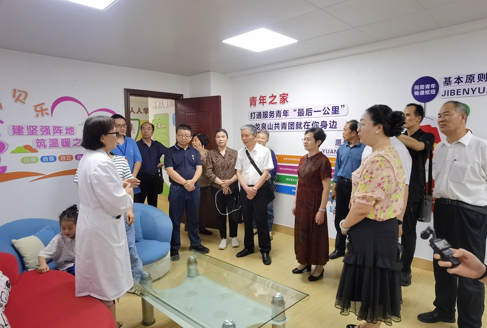 1714123253963232.jpg 賀州市關(guān)工委一行參觀青少年心理咨詢室1.jpg