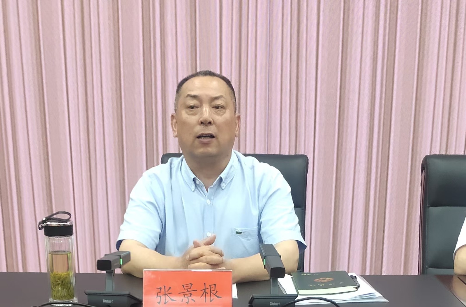 1716430461150664.jpg 景德鎮(zhèn)市關(guān)工委主任張景根會(huì)議上講話.jpg