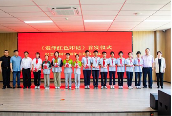 1717143722307362.jpg 教育輔導(dǎo)中心揭牌4.jpg