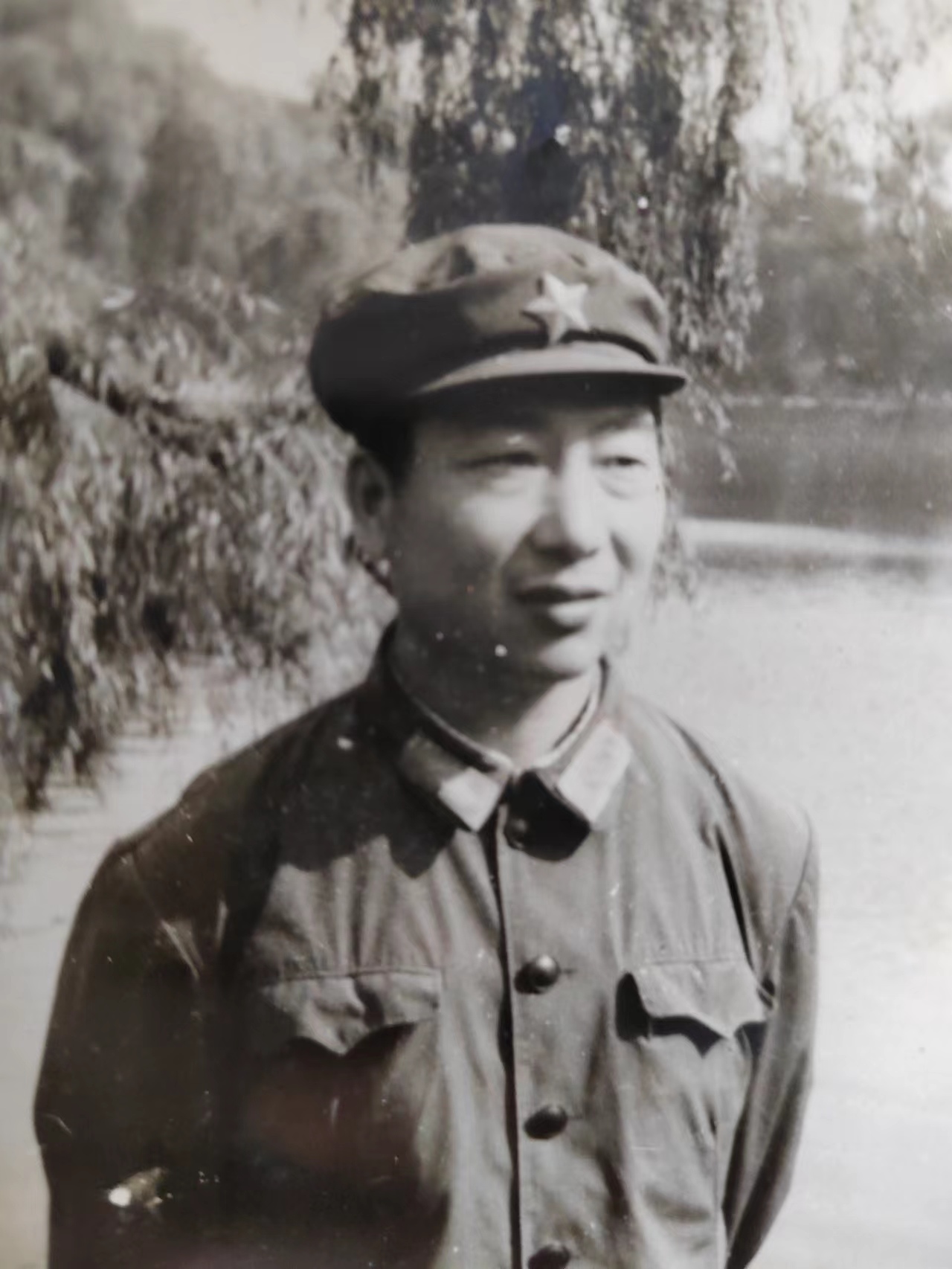 1723697592123347.jpg 任紹玉當(dāng)兵時(shí)的照片.jpg