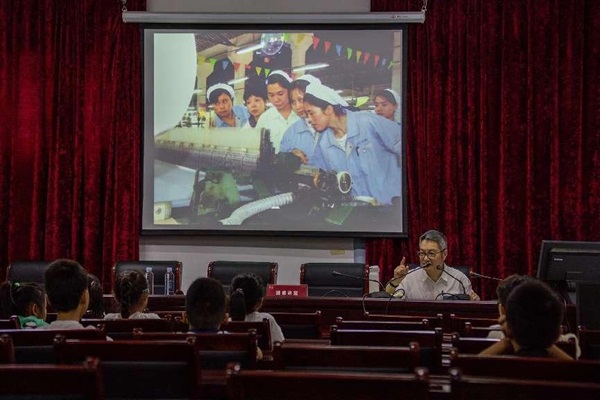 1724034068849883.jpg 盛澤鎮(zhèn):退休勞模講課忙吳糧鋼2--.jpg