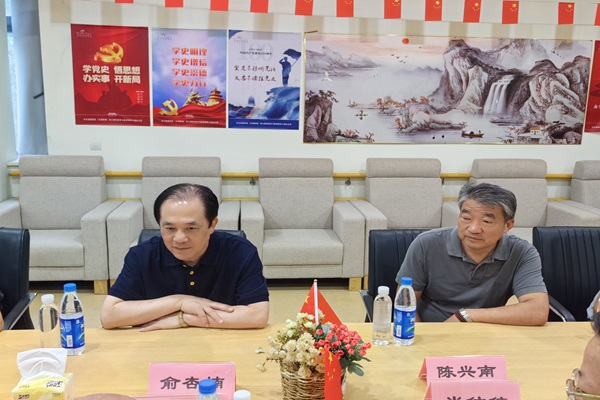 俞、陳主任--.jpg
