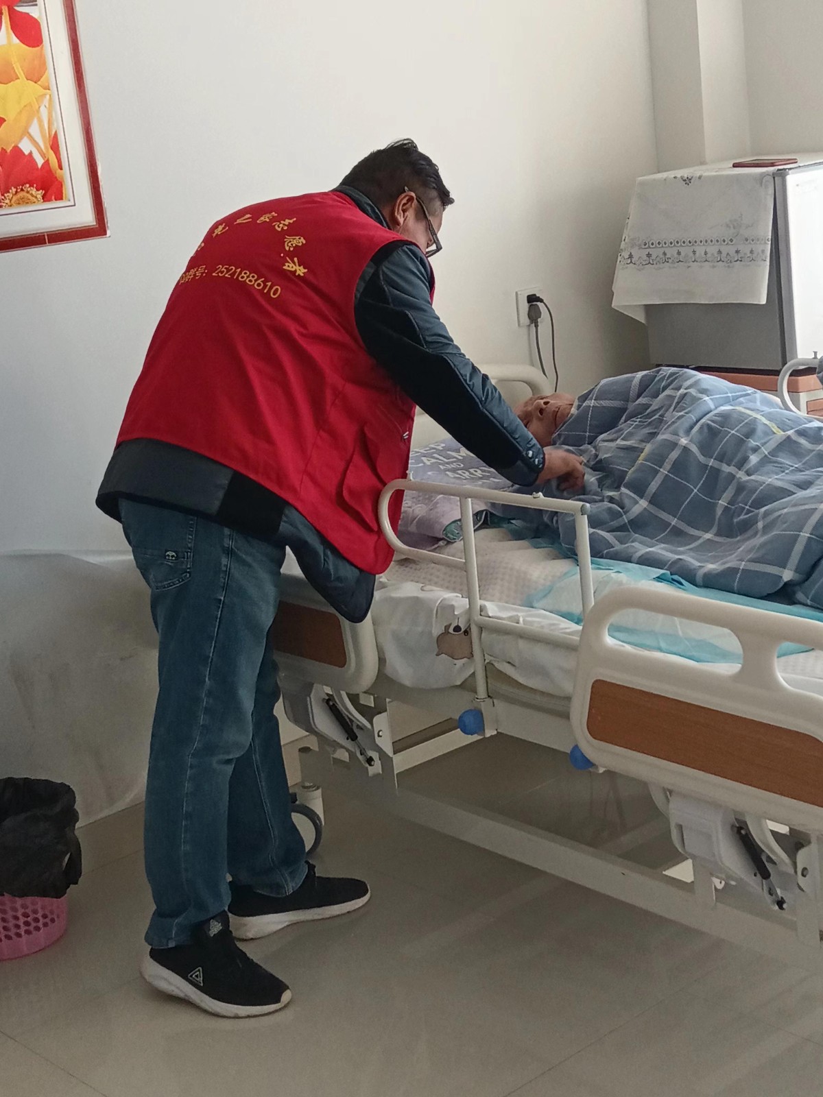 1728699195802298.jpg 元寶山區(qū)平莊城區(qū)街道星海社區(qū)關(guān)工委重陽節(jié)活動照片12jpg.jpg