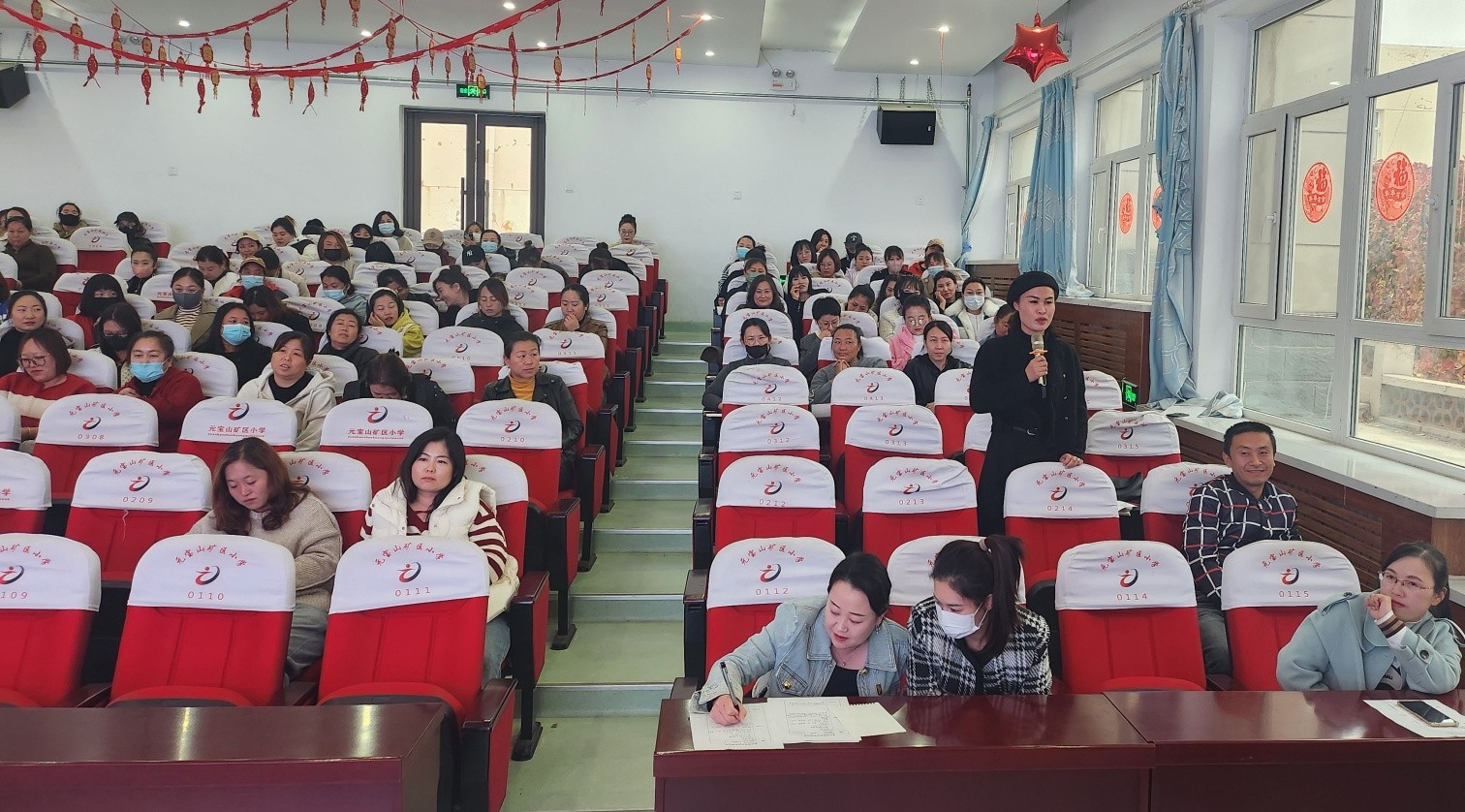 元寶山區(qū)元礦小學(xué)家庭教育研討會照片13pg_副本.jpg