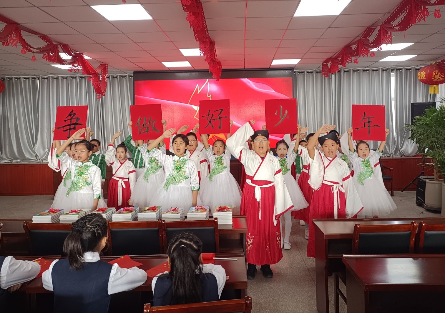 1732260148865673.jpg 元寶山區(qū)元寶山小學關工委經(jīng)典誦讀活動照片3_副本.jpg