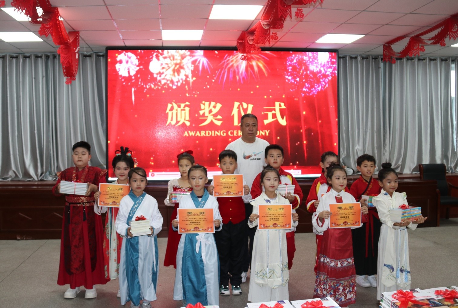 1732260453800979.jpg 元寶山區(qū)元寶山小學關工委經(jīng)典誦讀活動照片1_副本.jpg