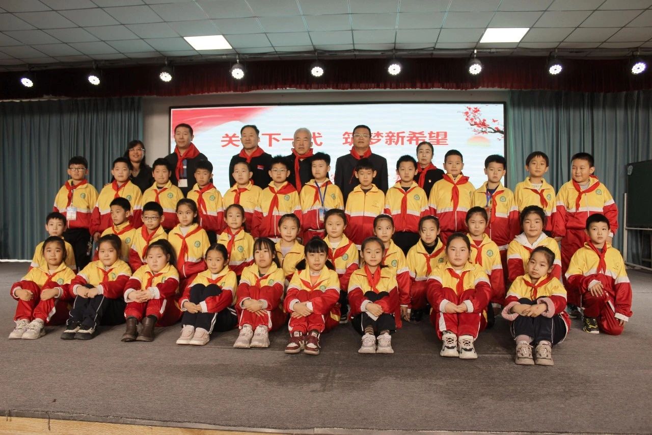 1732500961577918.jpg 元寶山區(qū)實驗小學(xué)關(guān)工委“五老”進校園宣講活動照片14.jpg