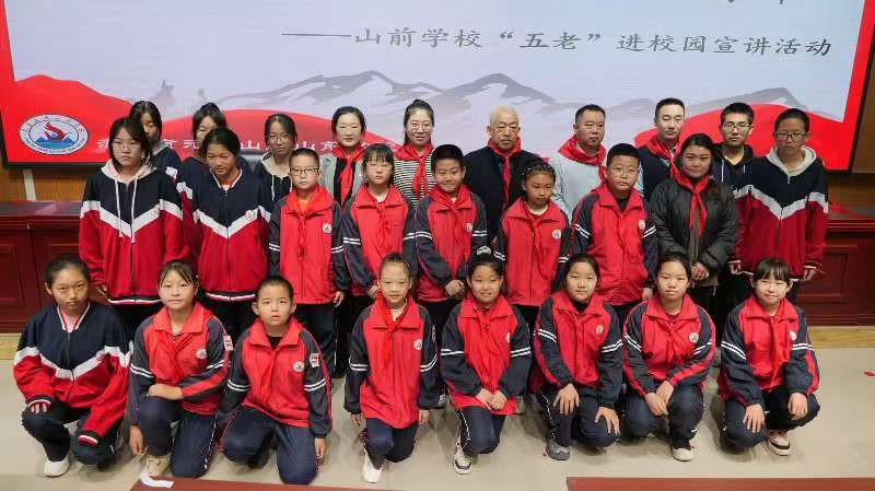 元寶山區(qū)西城街道陽光社區(qū)關(guān)工委“五老”進(jìn)校園活動(dòng)照片2.jpg