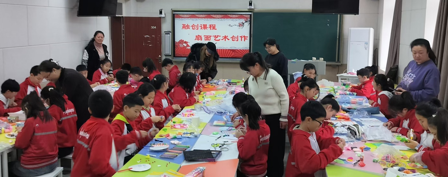 1733102285397150.jpg 元寶山區(qū)平礦二小非遺活動照片3_副本.jpg