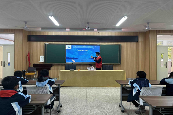 江陵街道運(yùn)東社區(qū)“憲”入童心 “法”育未來.png