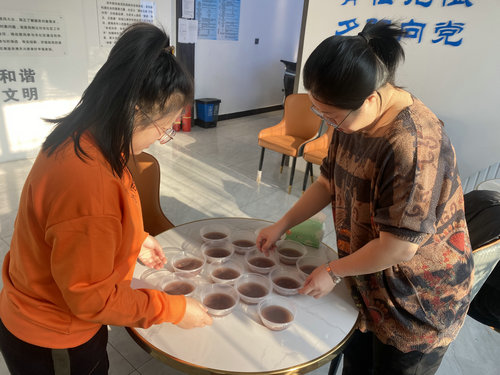 1736752766786961.jpg 前進(jìn)辦機(jī)車西社區(qū)臘八節(jié)活動(dòng)2_副本.jpg