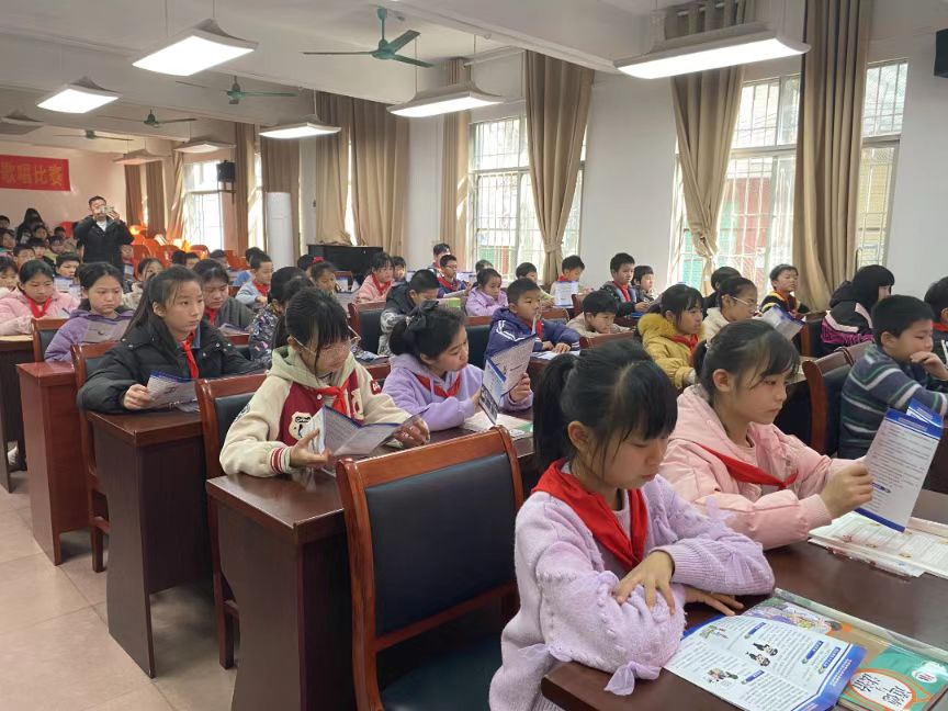 1740996425567785.jpg 銀坑中心小學1.jpg