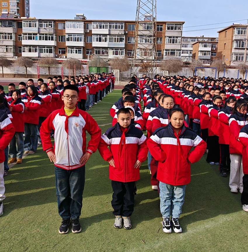 1741089702304878.jpg 元寶山區(qū)平礦二小文明齊步走 路隊展風采活動照片11_副本_副本.jpg