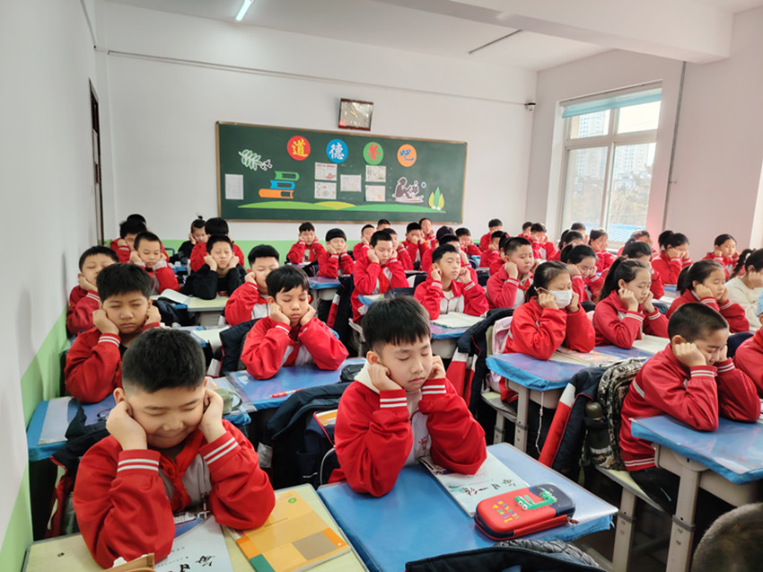 1741089853229437.jpg 元寶山區(qū)平礦二小文明齊步走 路隊展風采活動照片5_副本.jpg