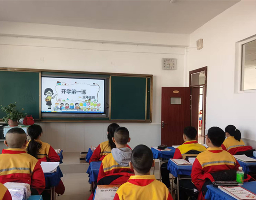 1741182134189649.jpg 元寶山區(qū)元寶山礦區(qū)小學(xué)開學(xué)第一課——學(xué)雷鋒活動照片35_副本.jpg