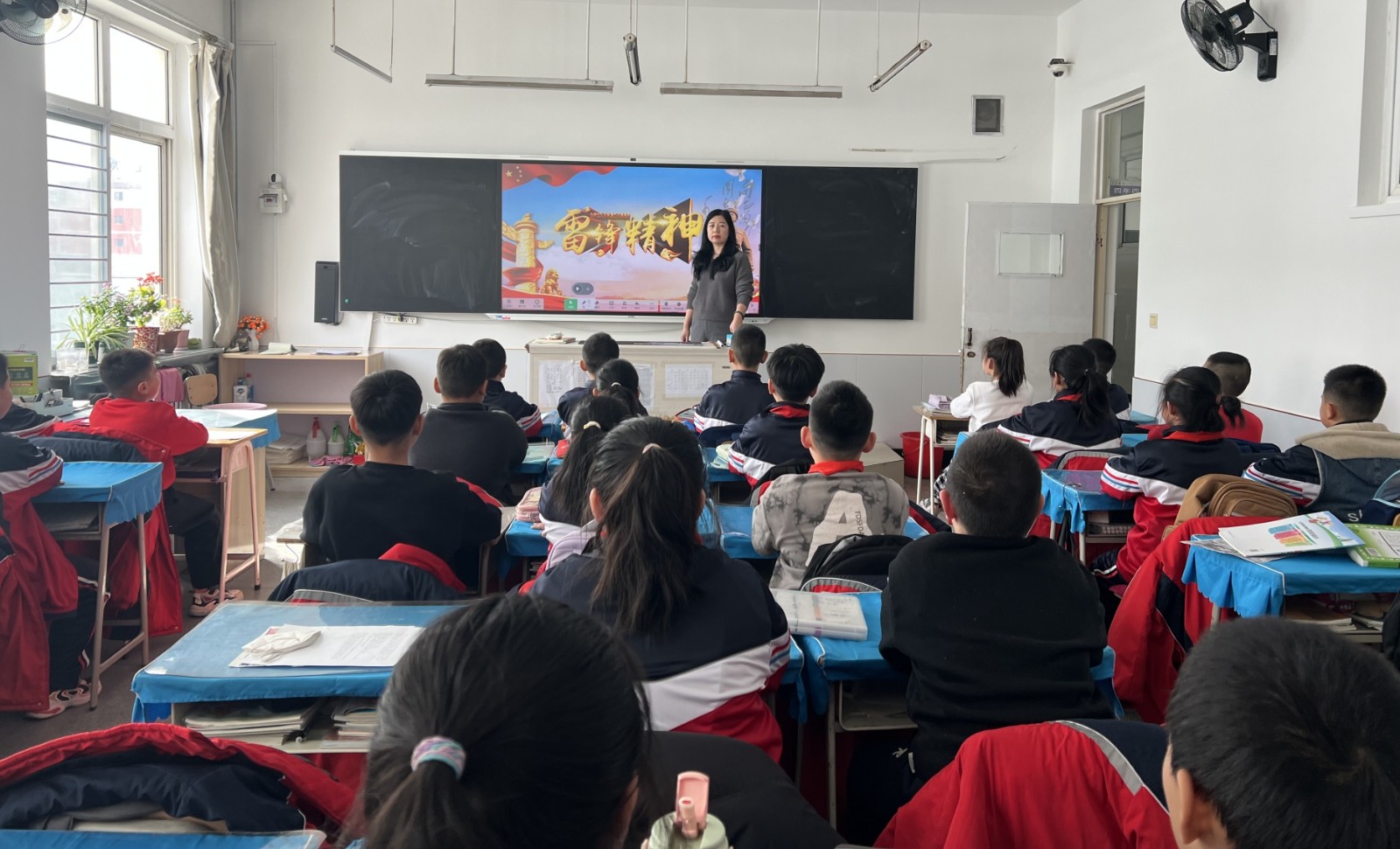 1741229807371938.jpg 元寶山區(qū)星光小學(xué)傳承雷鋒精神系列活動(dòng)照片8_副本.jpg