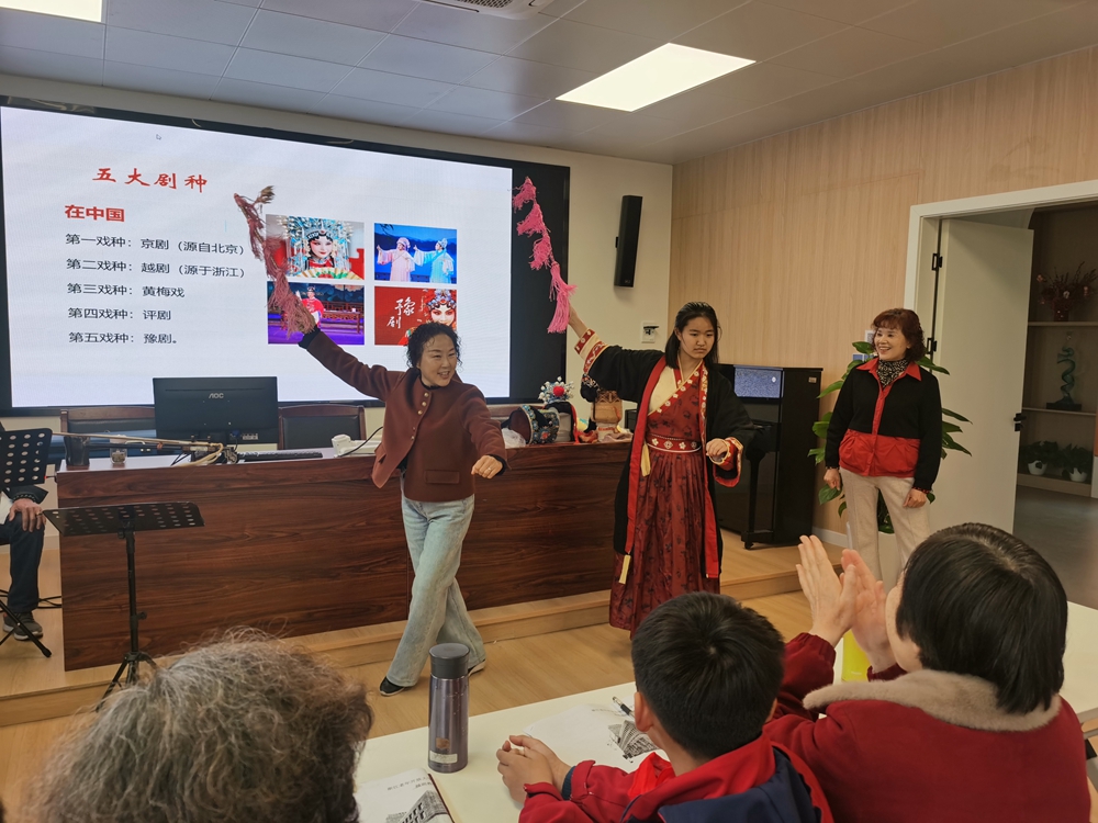 鎮(zhèn)海區(qū)崇正書院：校社聯(lián)動傳國粹 戲曲文化潤童心2_副本.jpg