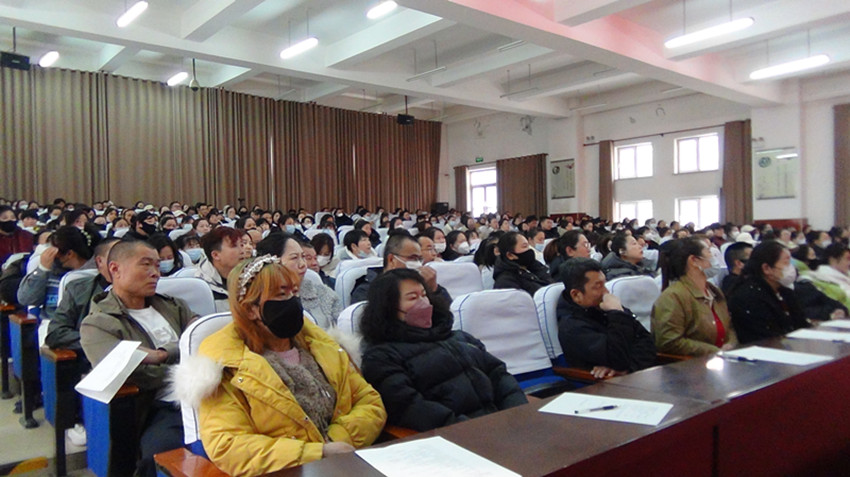 1742221205498329.jpg 元寶山區(qū)實(shí)驗(yàn)中學(xué)“五老”進(jìn)校園活動(dòng)照片4g_副本.jpg