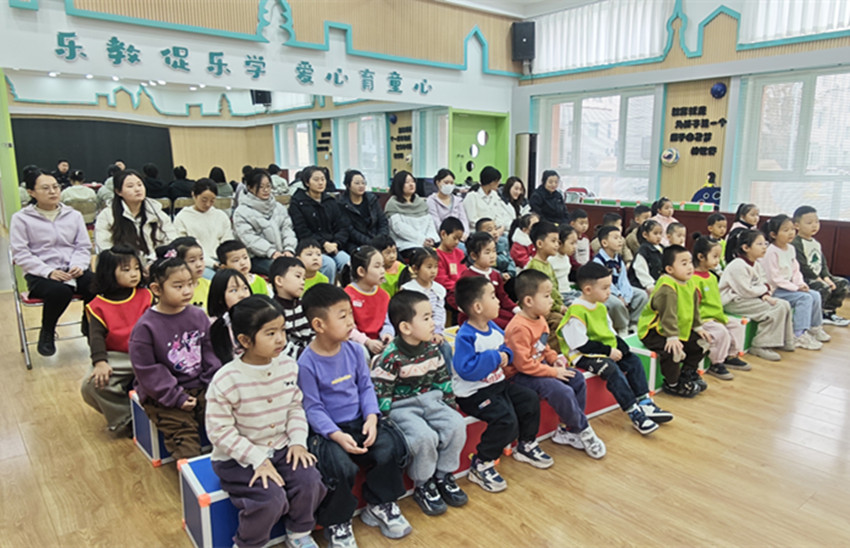 1742886066206333.jpg 元寶山區(qū)第二幼兒園關(guān)工委防校園欺凌法治教育活動照片4_副本.jpg