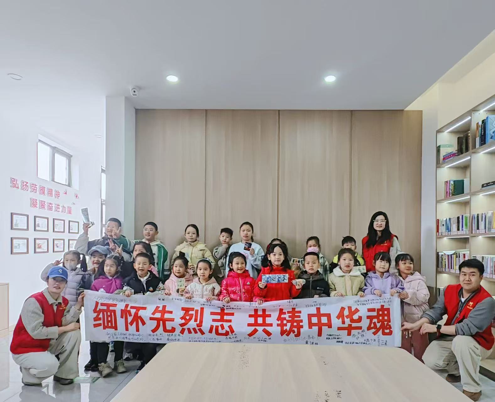 1743404826551293.jpg 元寶山區(qū)平莊西城街道陽光社區(qū)關(guān)工委清明節(jié)故事分享活動照片3.jpg