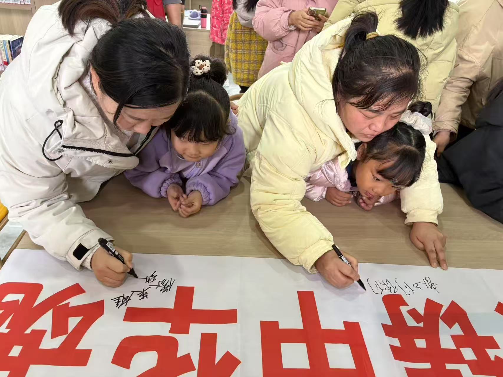 1743404889829580.jpg 元寶山區(qū)平莊西城街道陽光社區(qū)關(guān)工委清明節(jié)故事分享活動照片2.jpg