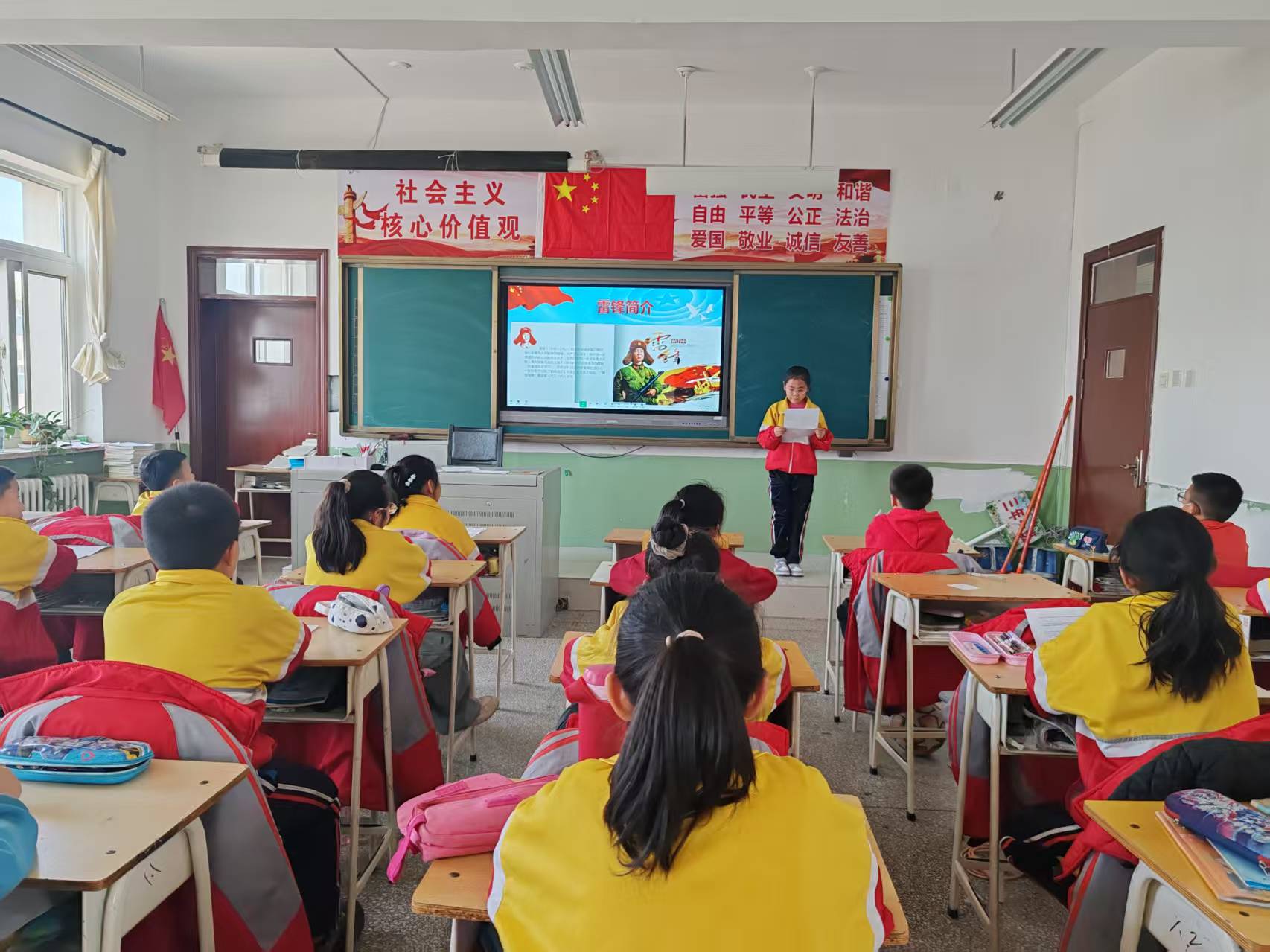 1743517277407325.jpg 元寶山區(qū)建昌營小學(xué)學(xué)雷鋒活動月照片11.jpg