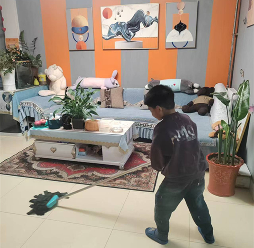 1743517369565873.jpg 元寶山區(qū)建昌營小學(xué)學(xué)雷鋒活動月照片15_副本.jpg