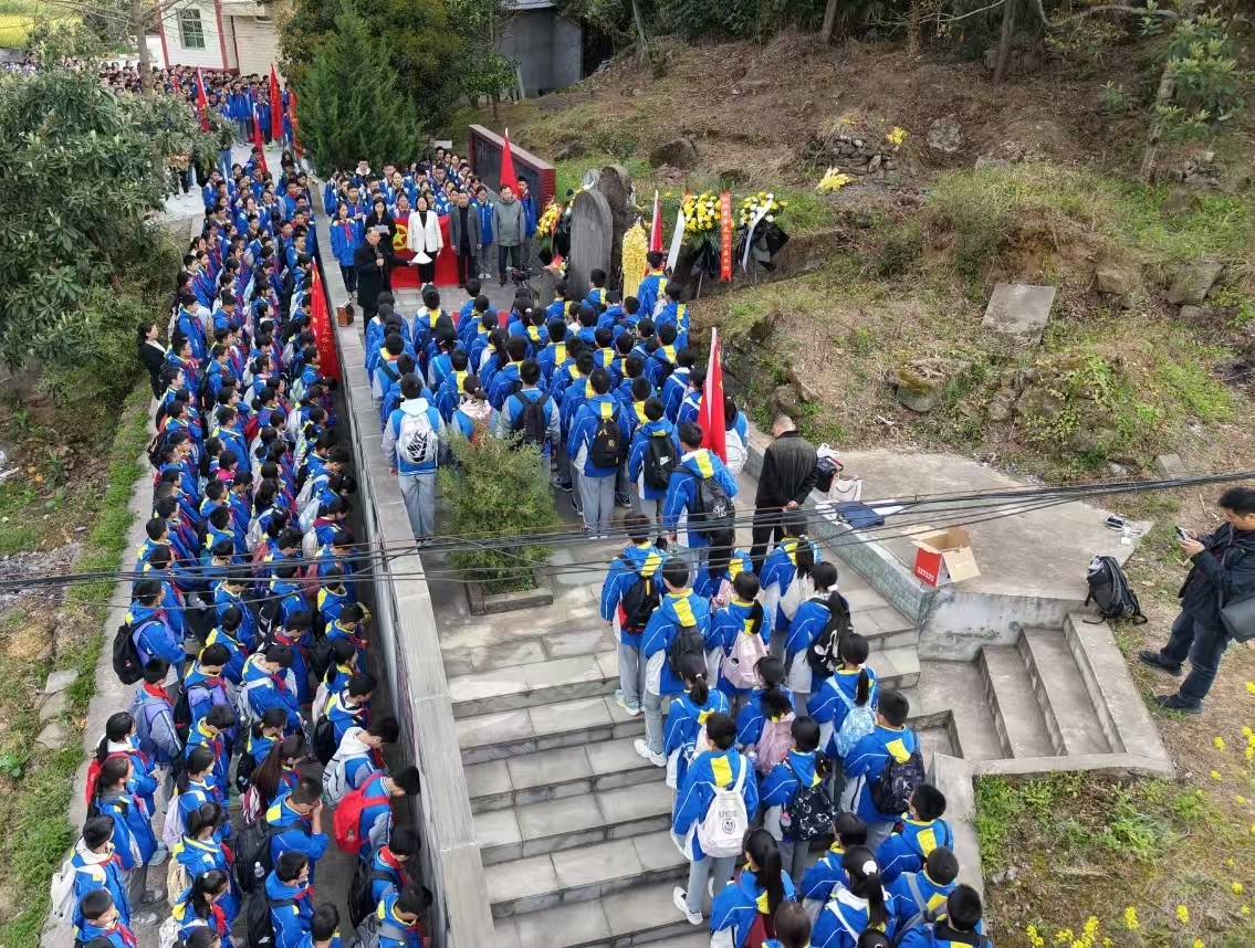 1744011521436270.jpg 蒼白.jpg