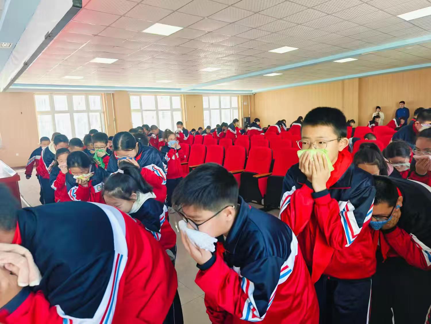 1744122816465037.jpg 元寶山區(qū)星光小學(xué)消防安全教育活動(dòng)照片7.jpg