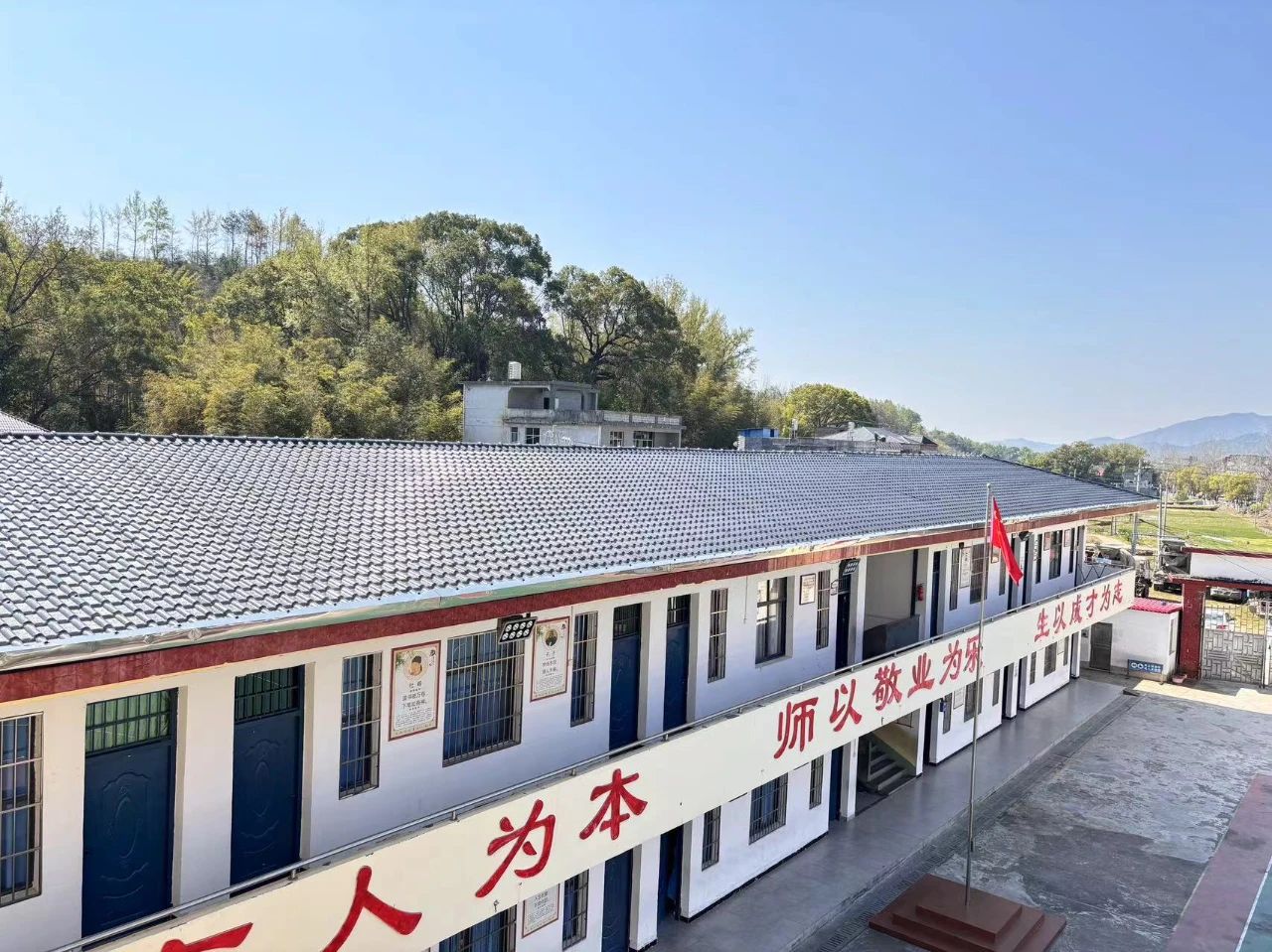 1744768917671097.jpg 8541856eeaf84b01df42bfebf48cce4d.jpg