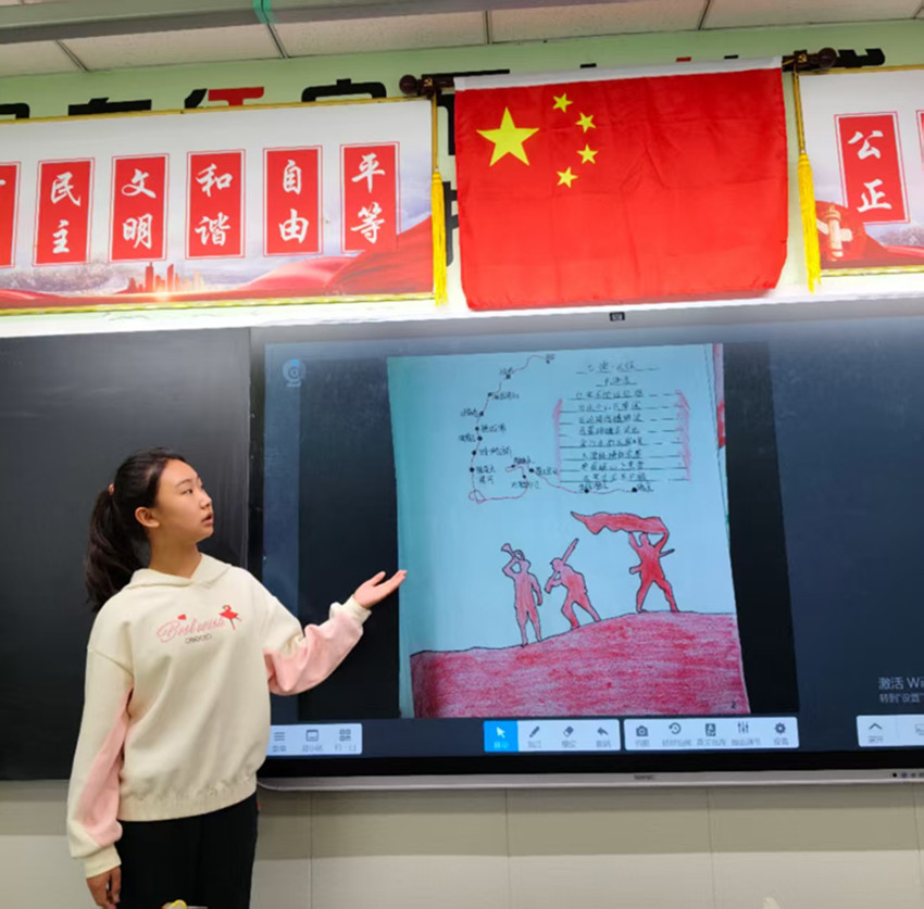 1745390850851704.jpg 元寶山區(qū)平莊礦區(qū)第一小學關(guān)工委開紅色詩集制作活動照片1_副本.jpg