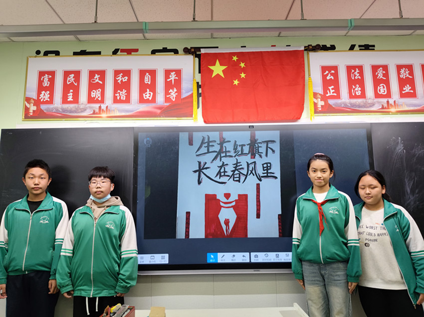 1745390882447246.jpg 元寶山區(qū)平莊礦區(qū)第一小學關(guān)工委開紅色詩集制作活動照片3_副本.jpg