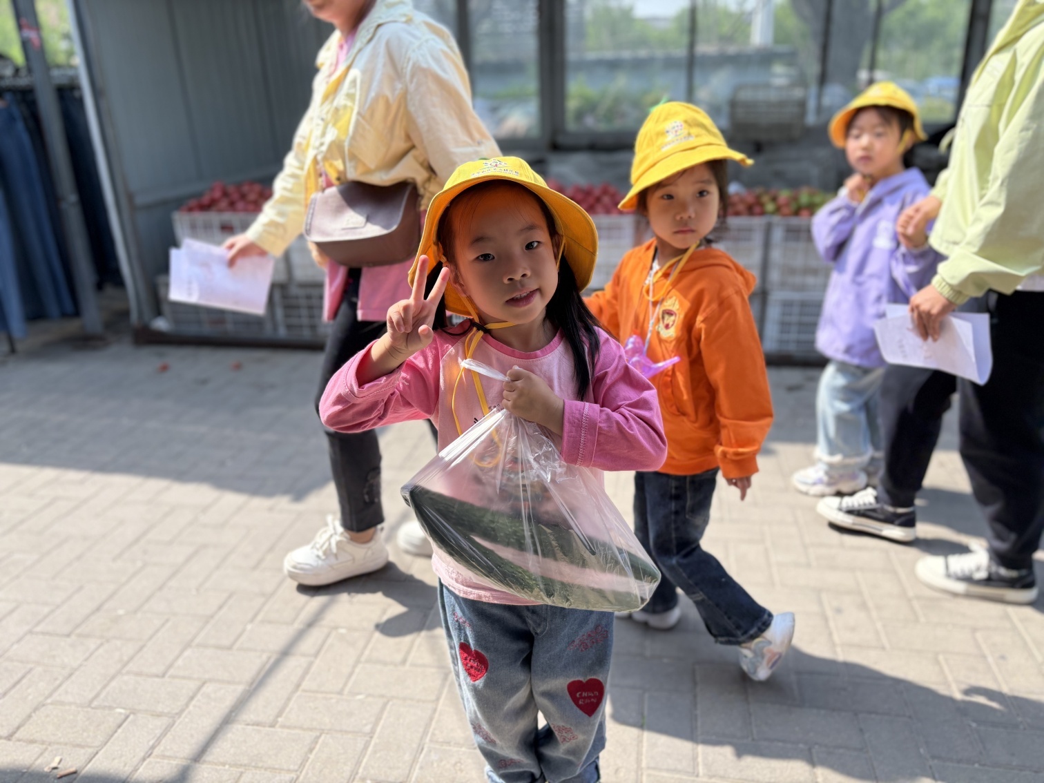元寶山區(qū)第三幼兒園“菜場大探秘，幼兒趣體驗活動照片5_副本_副本.jpg
