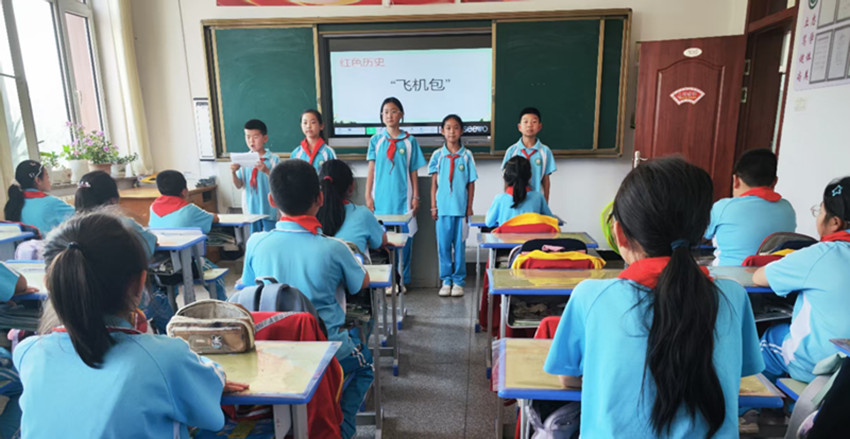 元寶山區(qū)馬蹄營子小學(xué)“紅領(lǐng)巾相約紅色中國夢”活動照片2_副本.jpg