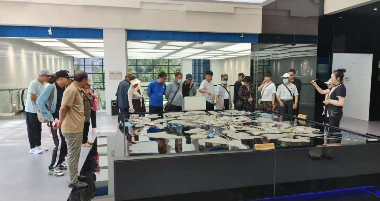 1751006628618446.jpg 2025.06.26耐火社區(qū)關(guān)工委參觀城市建設(shè)展覽館照片.jpg