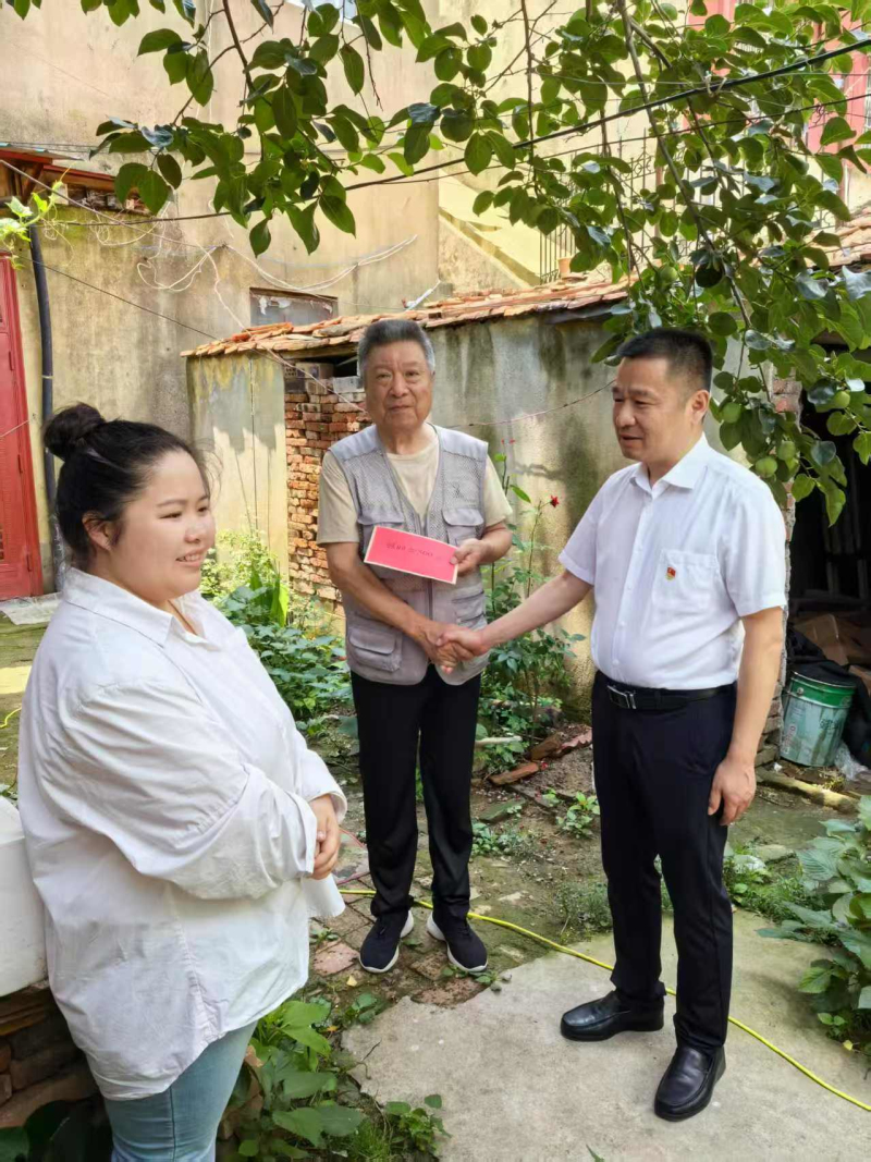 1751327655317485.jpg 6.30七一慰問2.jpg