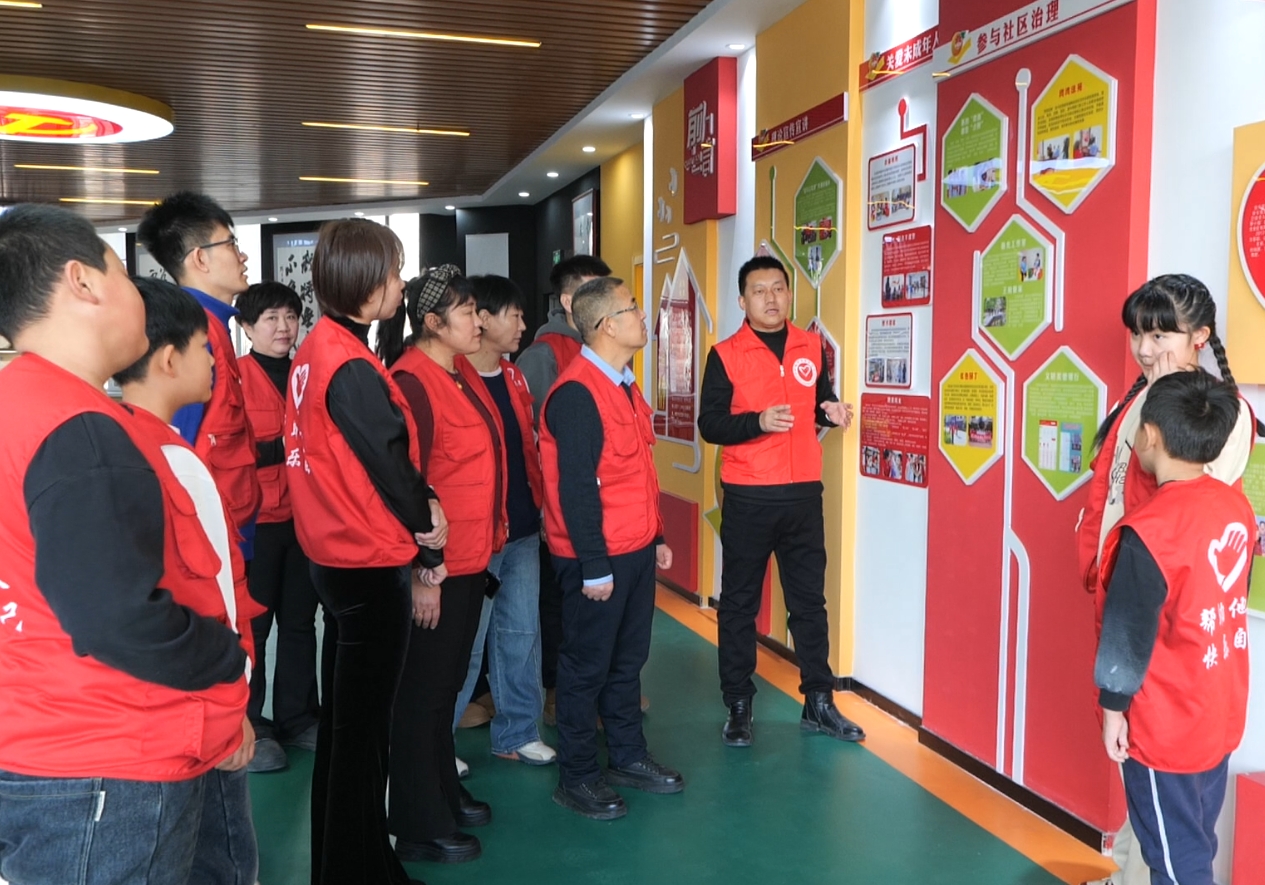 元寶山區(qū)草原藍(lán)哈達(dá)協(xié)會(huì) 竹板聲聲破陋習(xí)活動(dòng)照片1.jpg