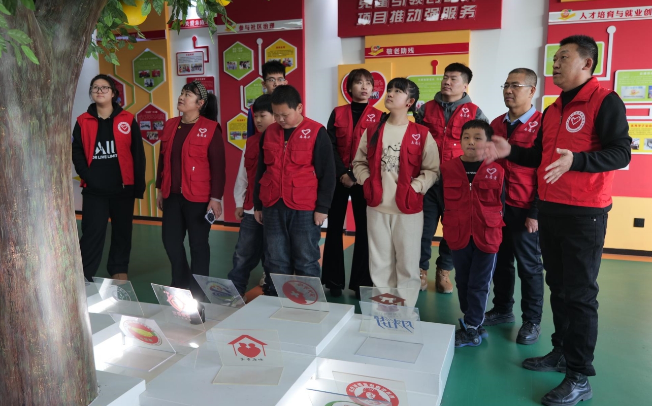 元寶山區(qū)草原藍(lán)哈達(dá)協(xié)會(huì) 竹板聲聲破陋習(xí)活動(dòng)照片2.jpg