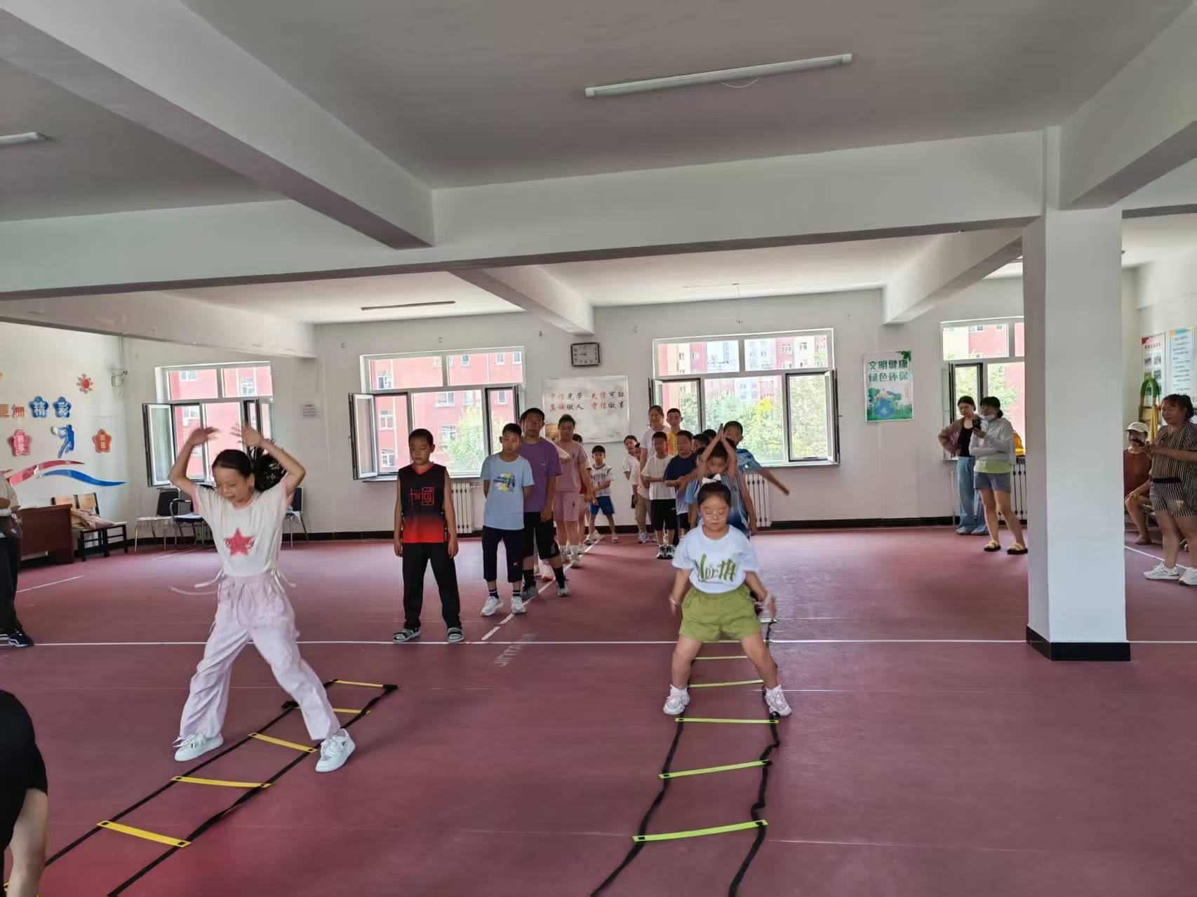 元寶山區(qū)西城街道陽(yáng)光社區(qū)開(kāi)展“小小運(yùn)動(dòng)家 健康大能量”活動(dòng)照片1.jpg