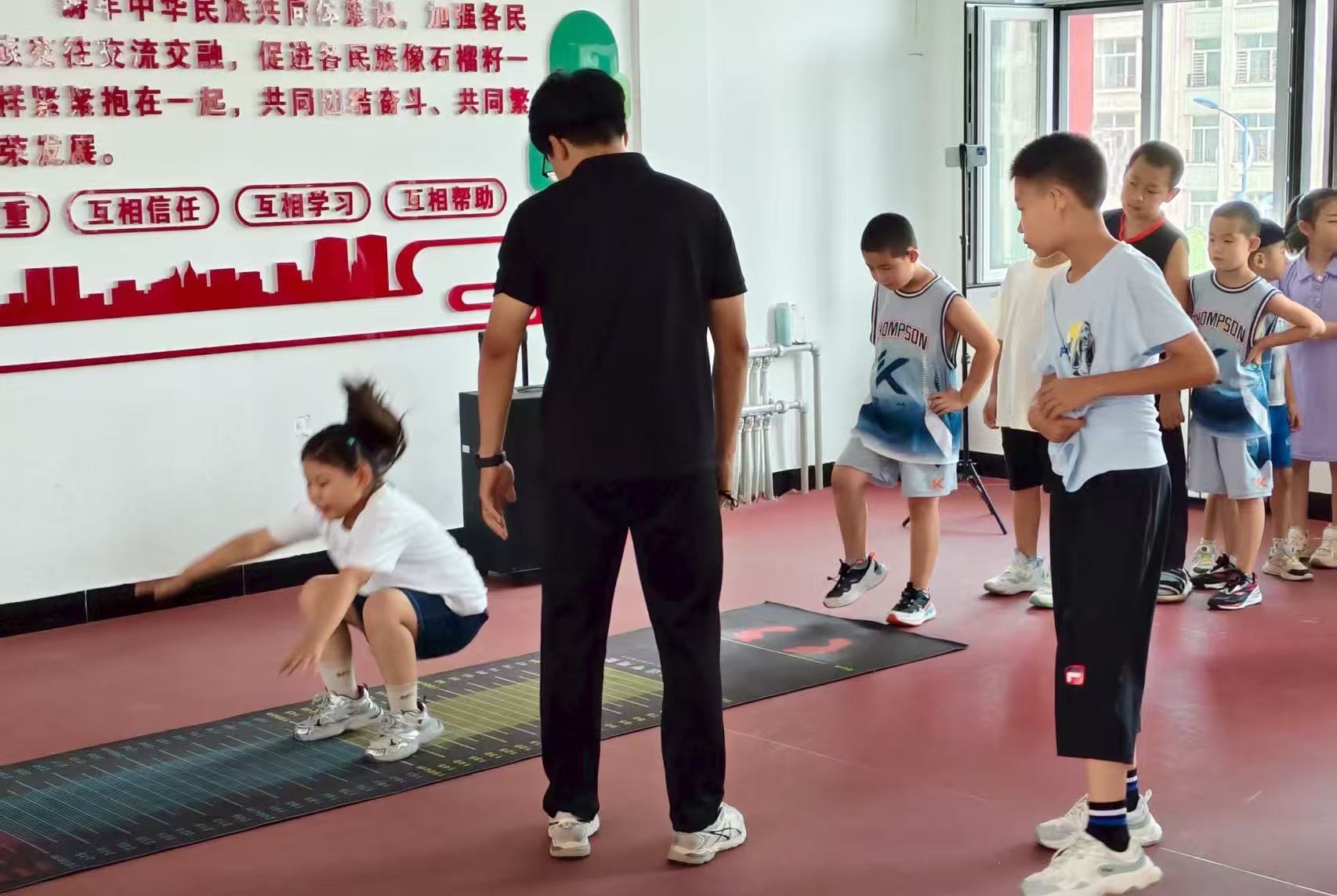 元寶山區(qū)西城街道陽(yáng)光社區(qū)開(kāi)展“小小運(yùn)動(dòng)家 健康大能量”活動(dòng)照片3.jpg