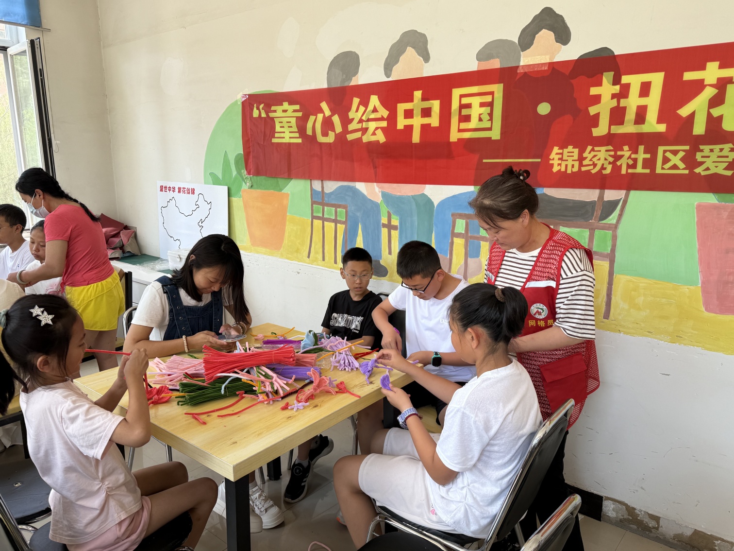 元寶山區(qū)西城街道錦繡社區(qū)關(guān)工委“盛世中華 繁花似錦”八一建軍節(jié)活動(dòng)照片2_副本.jpg