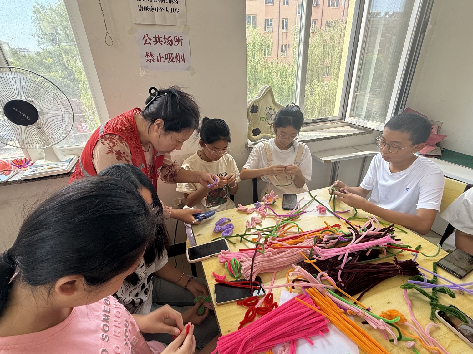 元寶山區(qū)西城街道錦繡社區(qū)關(guān)工委“盛世中華 繁花似錦”八一建軍節(jié)活動(dòng)照片3_副本.jpg