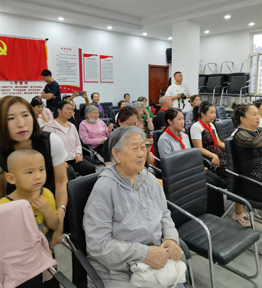 元寶山區(qū)西城街道關(guān)工委“追尋紅色足跡 聆聽烽火記憶”主題活動(dòng)照片7_副本.jpg