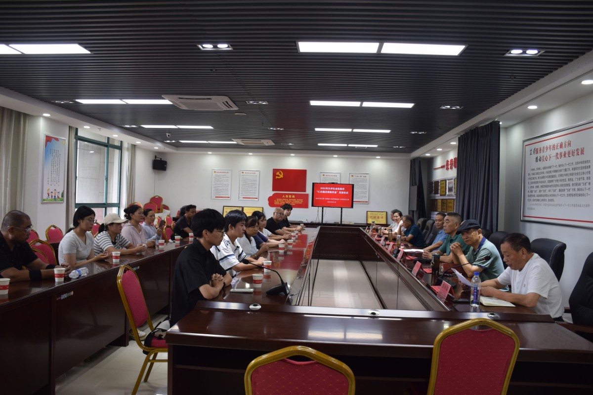 1756868263607208.jpg 金秋助學(xué)發(fā)放儀式_副本.jpg