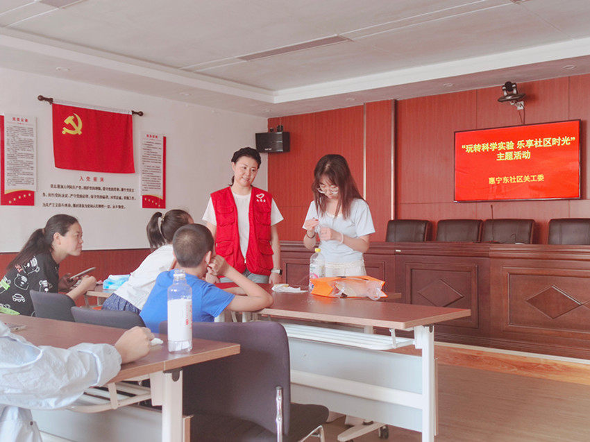 西城街道惠寧東社區(qū)關(guān)工委開展青少年科普活動照片1_副本.jpg