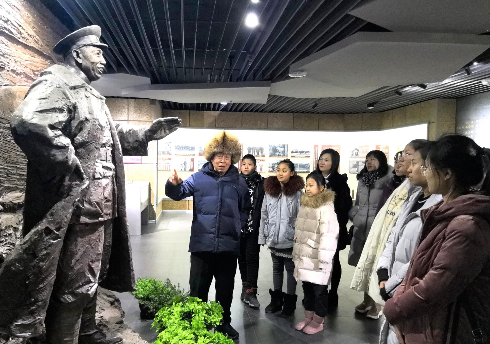 1758582833220317.jpg 3.北大荒集團(tuán)九三分公司關(guān)工委郗軍+40年圖片.jpg